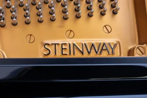 Steinway & Sons B-211,