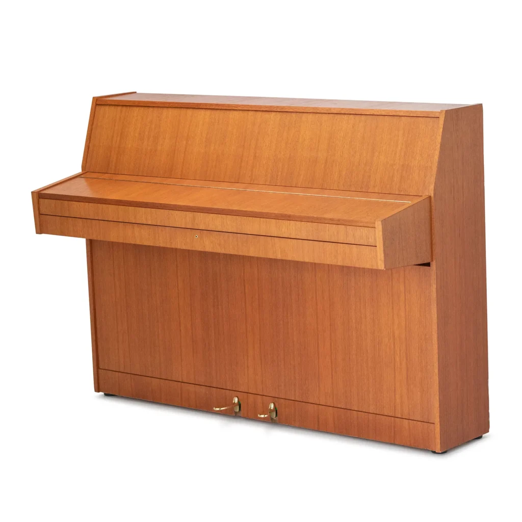 Schimmel 104,