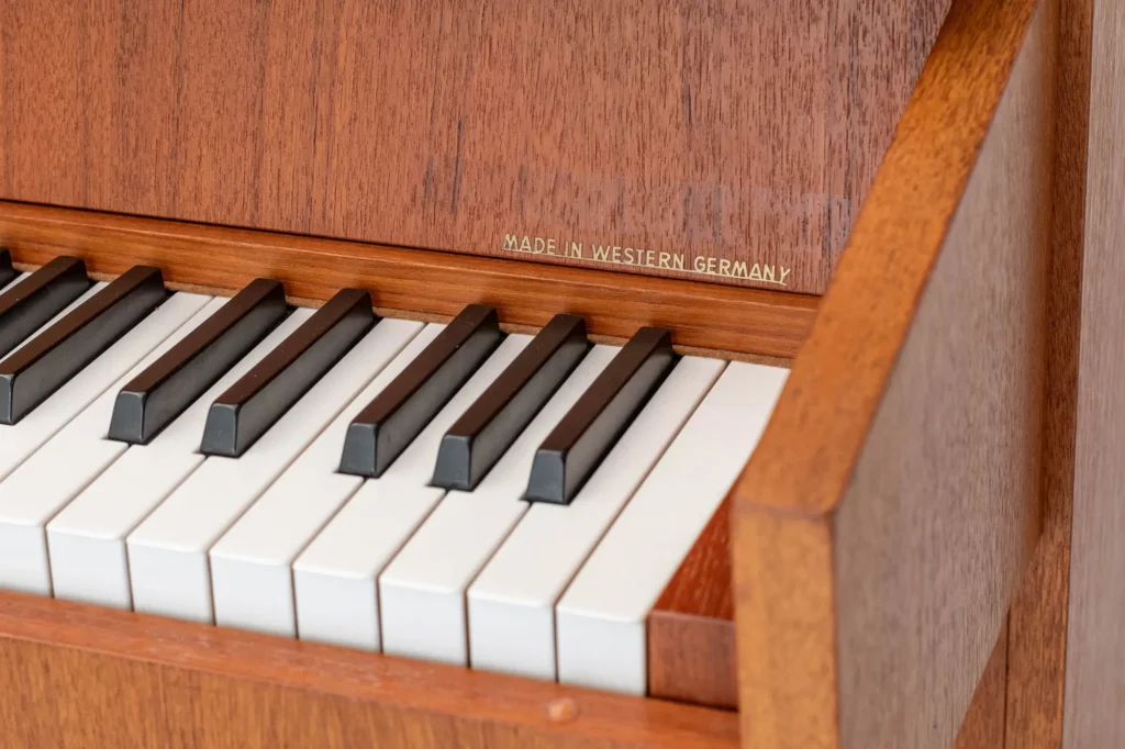 Schimmel 104,